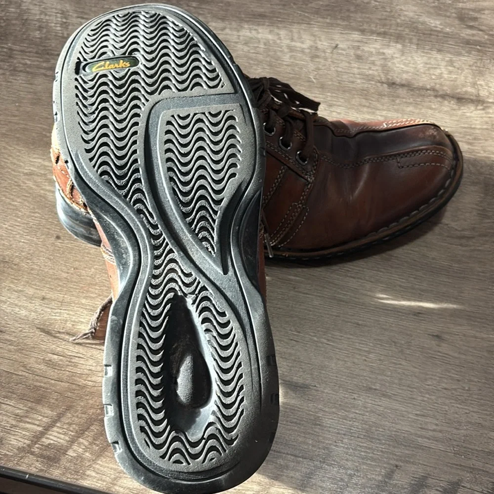 Clark’s brown leather dress shoes size 10.5
